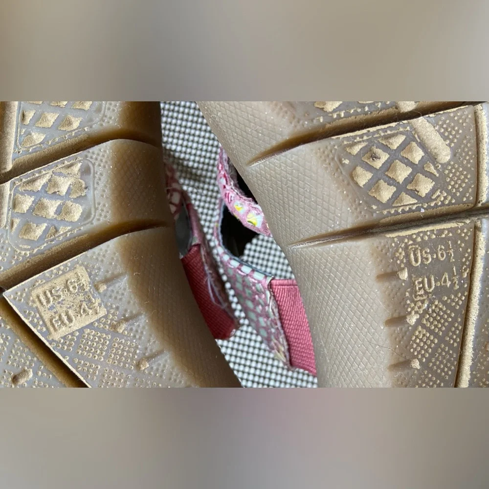 2 Pairs Women’s Shoes- Sz-6.5 Sandals & Sz-7 CROCS, Both in Good Used Condition